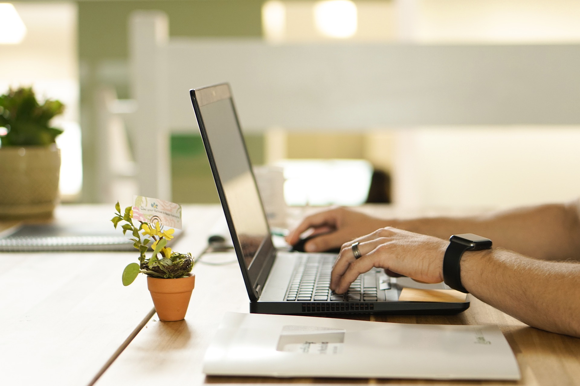 Hogyan készítsük fel a munkavállalókat a home office-ra?