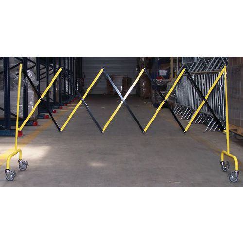 Carla összecsukható fém mobil sorompó kerekeken, max. hossza 2850 mm, sárga/fekete Carla összecsukható fém mobil sorompó kerekeken, max. hossza 2850 mm, sárga/fekete