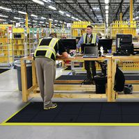 Cushion Ease Solid™ ESD antisztatikus gumicsempe, fekete, 91 x 91 x 1,9 cm