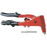 Szegecsek és szegecselő fogók